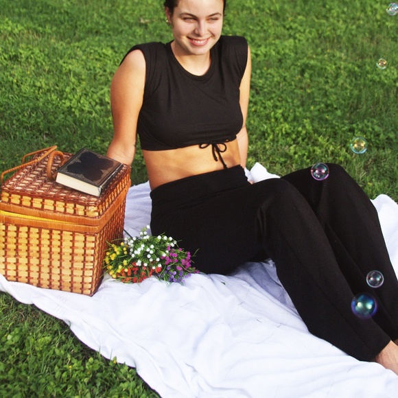 🎁 NWOT ~ A Closet Staple!Black Fitted Pants, hidden back Zipper, Boot Cut Flare - Picture 7 of 9